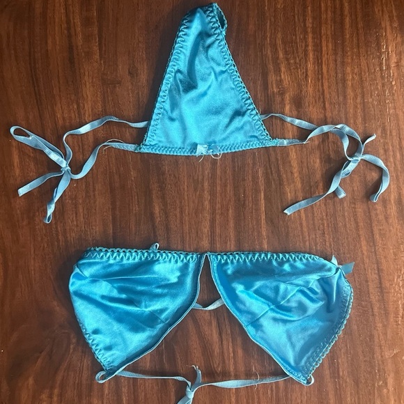 Silk bra and pantie set - Picture 1 of 6